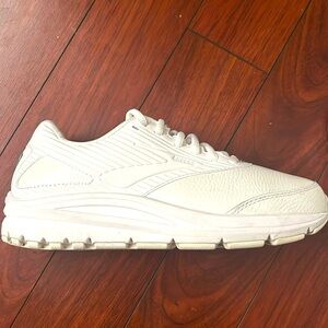 Brooks sneakers size 8